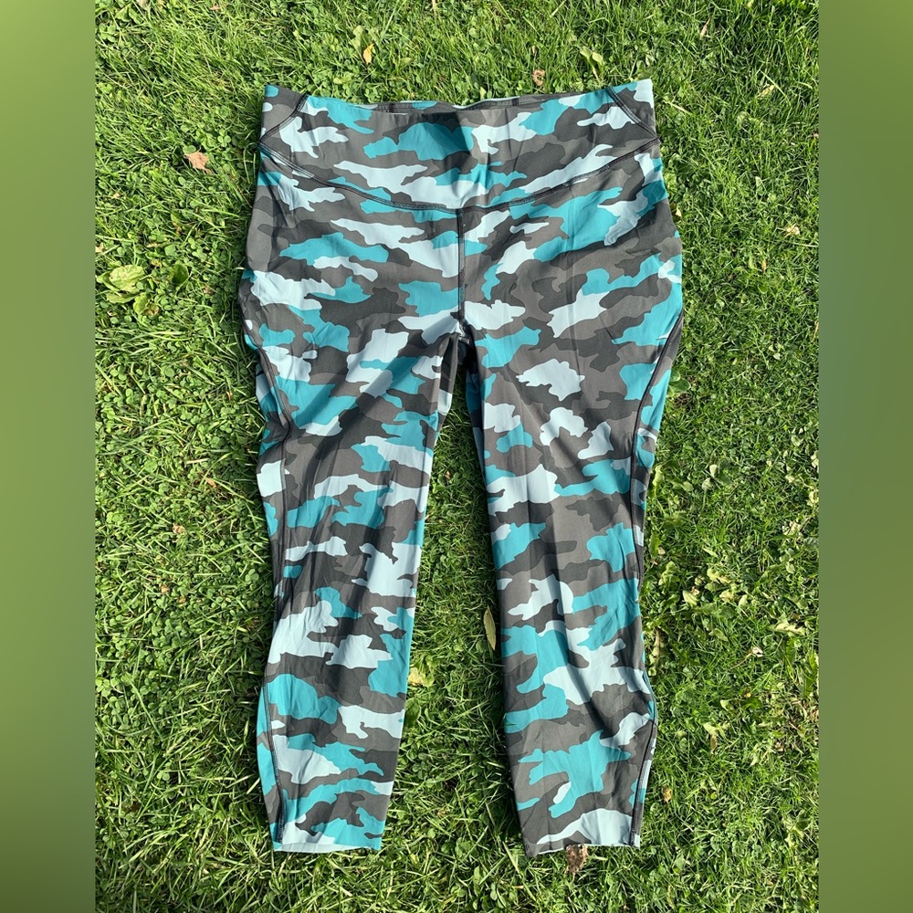 Lululemon Base Pace Running Tight 25”